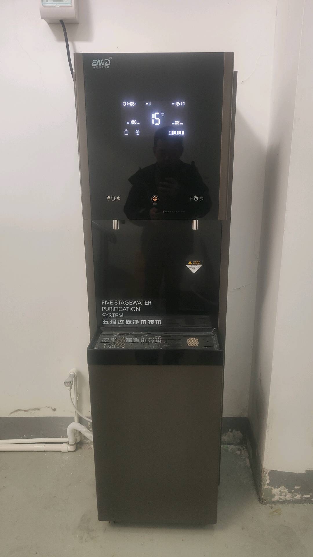 华中科技大学体育馆安装8台依尼德Enid直饮水机